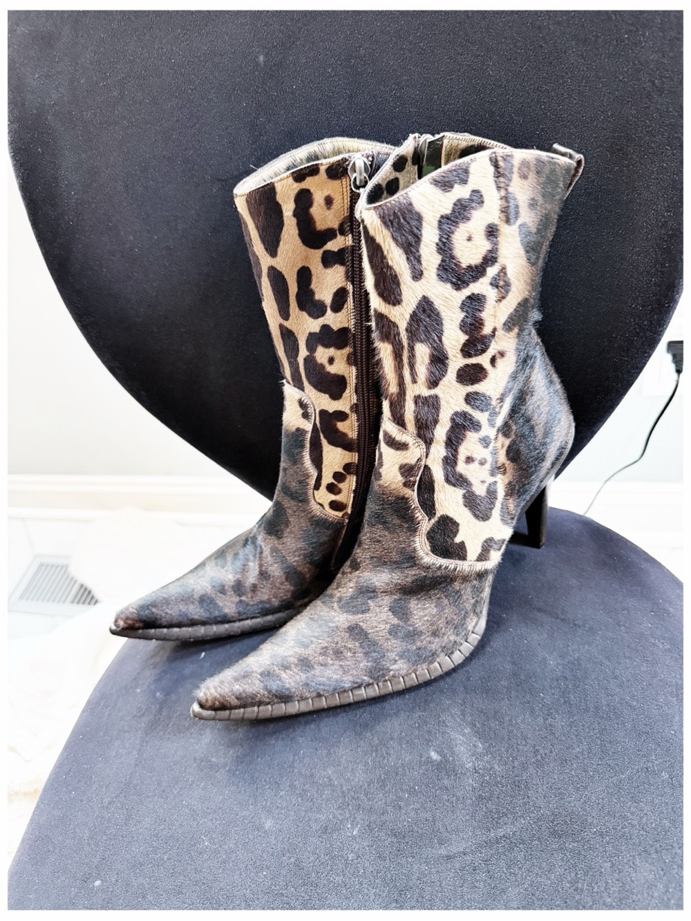NWT Gianni Bravo Leopard Print Pony Hair Pointed-Toe Ankle Boots - Women - Picture 3 of 5